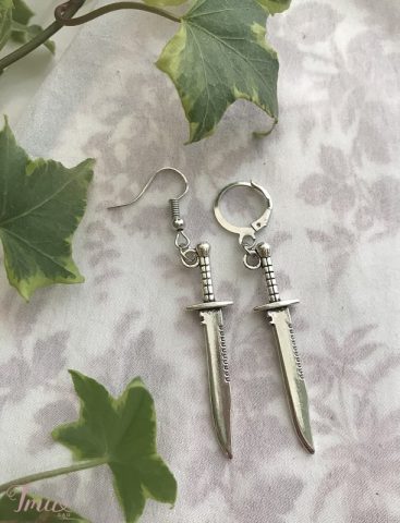 imusau.lt | listing rankų darbo auskarai // dagger knife earrings